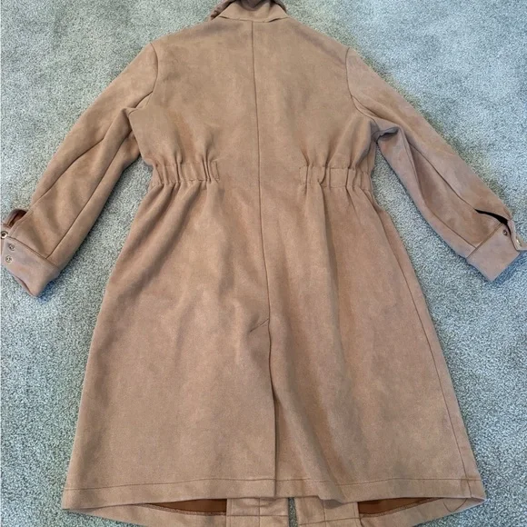 Alice Blue Chic Belted Faux Suede Trench Coat Tan Snap Button EUC Sz Large - Picture 10 of 11